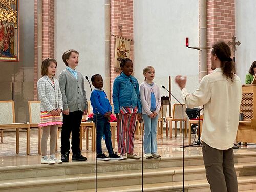 Kinderchor / André Sesgör
